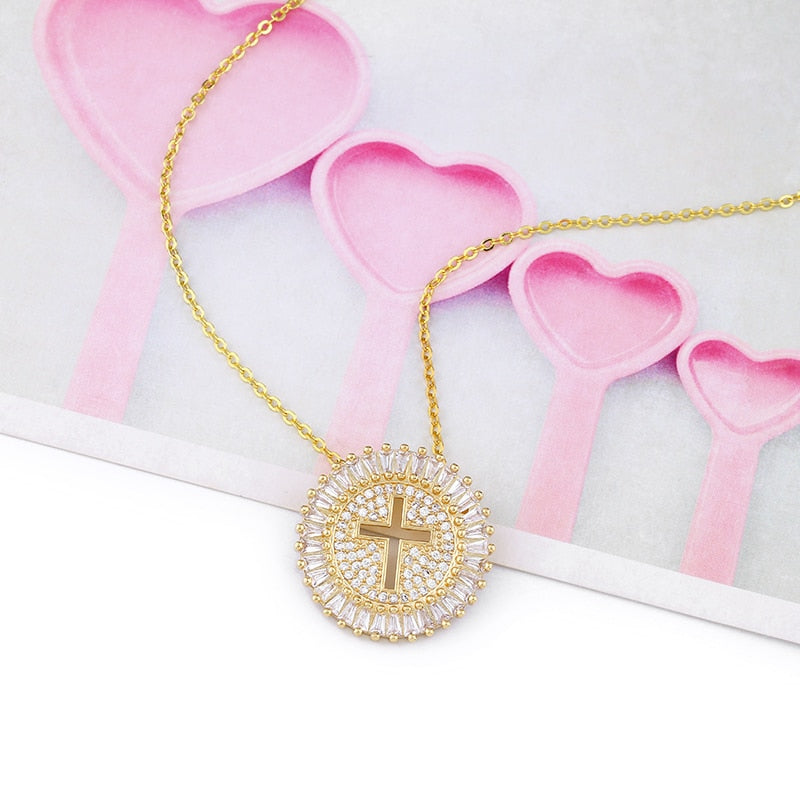 Colar Feminino Flor de Zircônia com Cruz Banhado a Ouro 18K