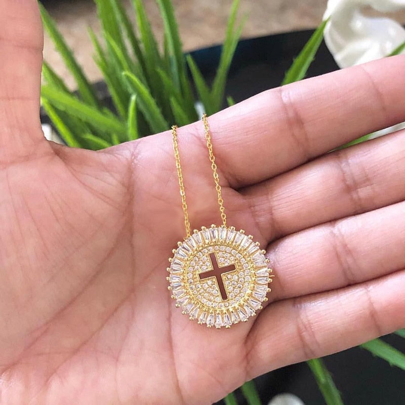 Colar Feminino Flor de Zircônia com Cruz Banhado a Ouro 18K